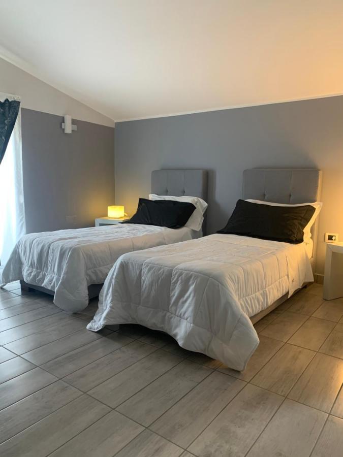 פומיליאנו ד'ארקו Victoria Hotel מראה חיצוני תמונה