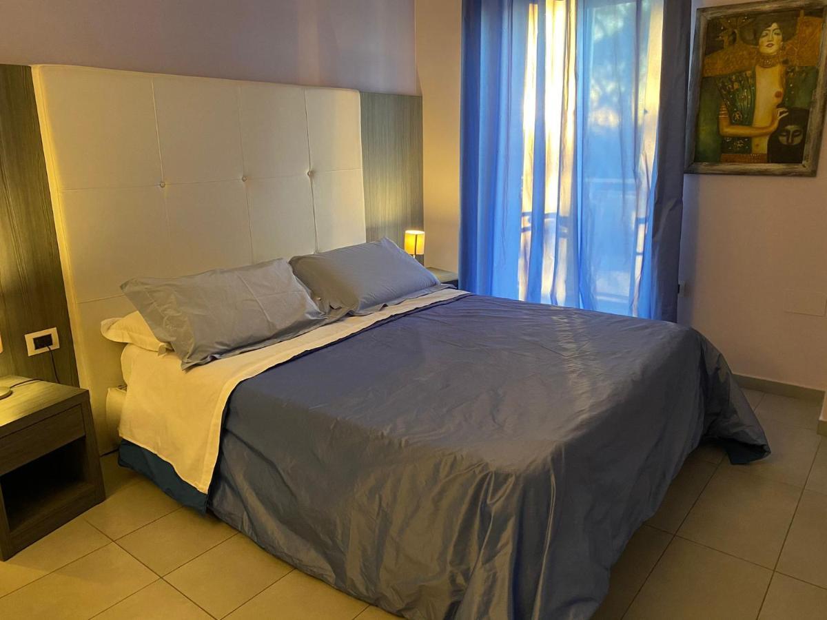 פומיליאנו ד'ארקו Victoria Hotel מראה חיצוני תמונה