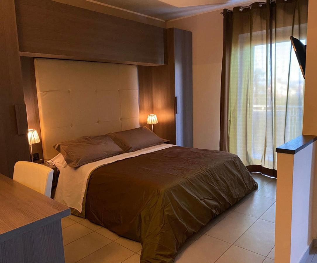 פומיליאנו ד'ארקו Victoria Hotel מראה חיצוני תמונה