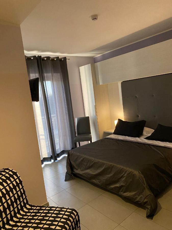 פומיליאנו ד'ארקו Victoria Hotel מראה חיצוני תמונה