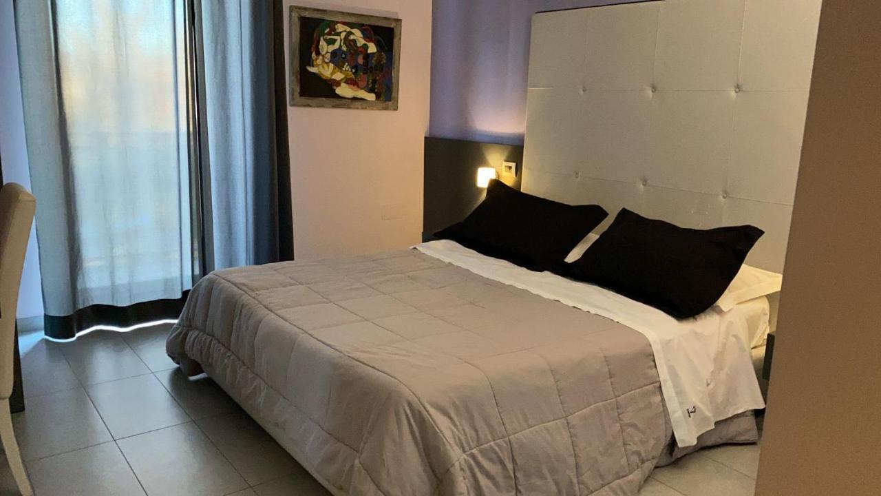 פומיליאנו ד'ארקו Victoria Hotel מראה חיצוני תמונה