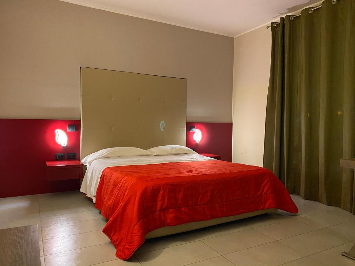 פומיליאנו ד'ארקו Victoria Hotel מראה חיצוני תמונה