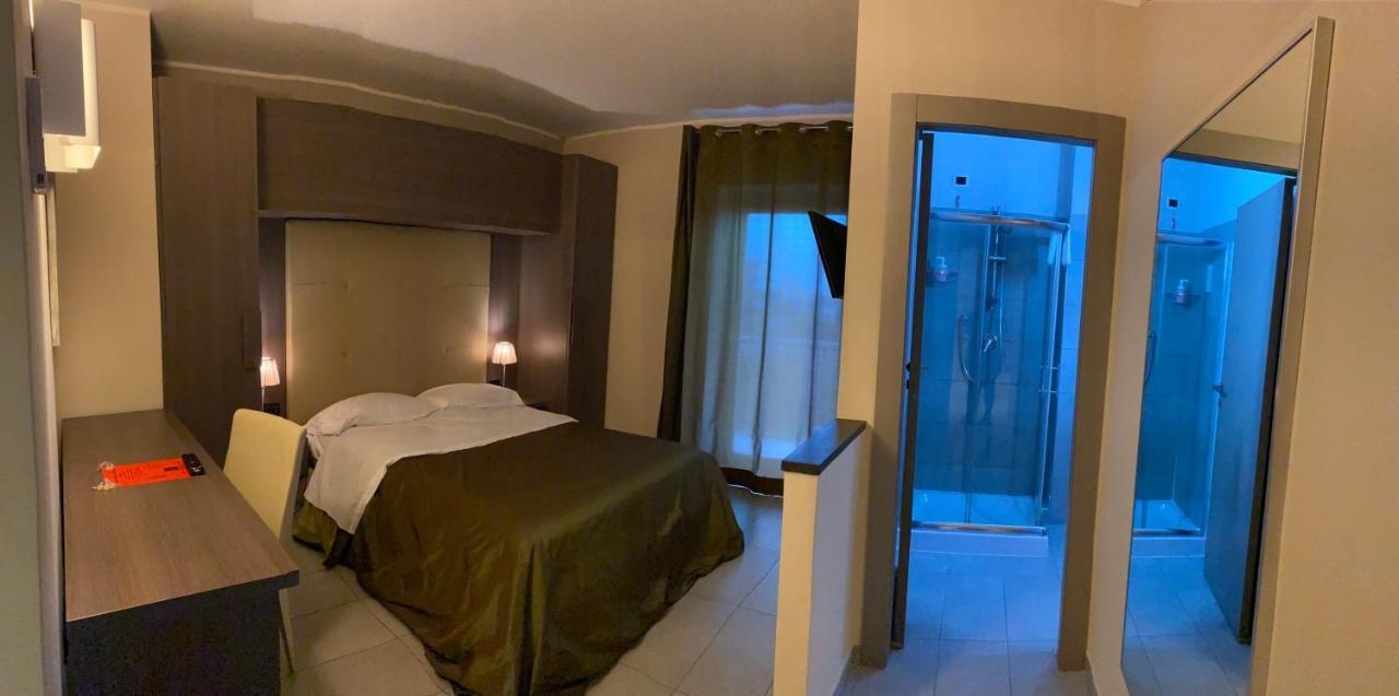 פומיליאנו ד'ארקו Victoria Hotel מראה חיצוני תמונה