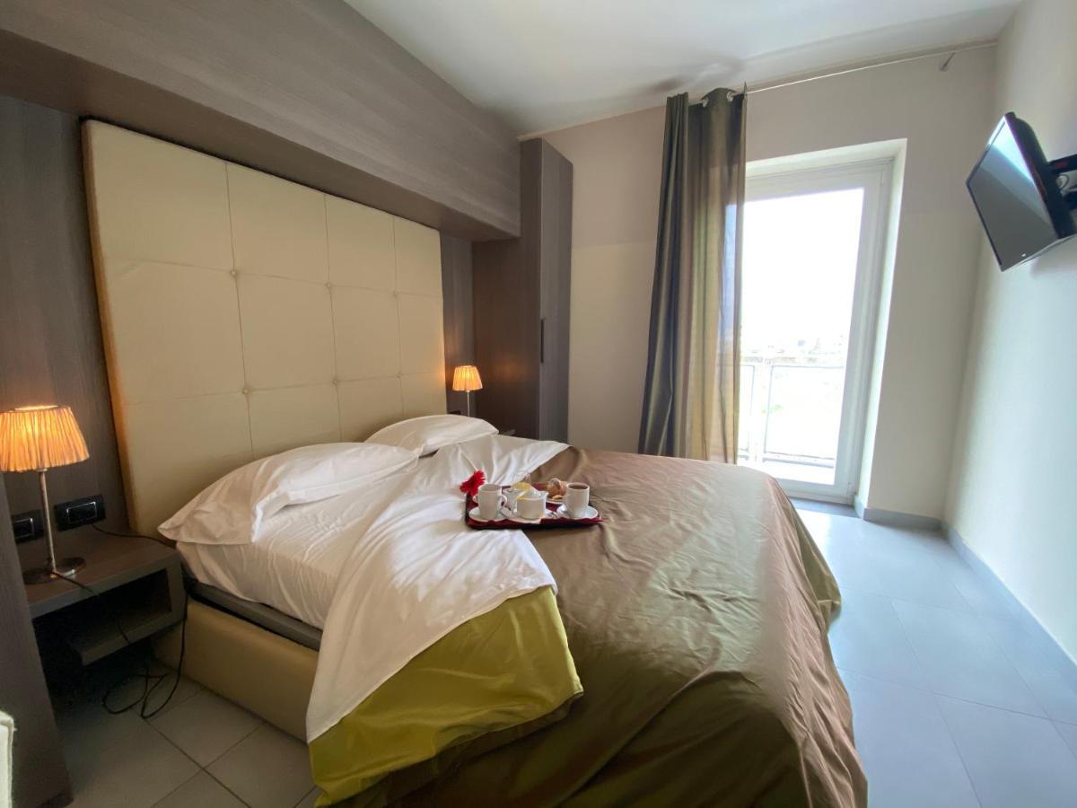 פומיליאנו ד'ארקו Victoria Hotel מראה חיצוני תמונה