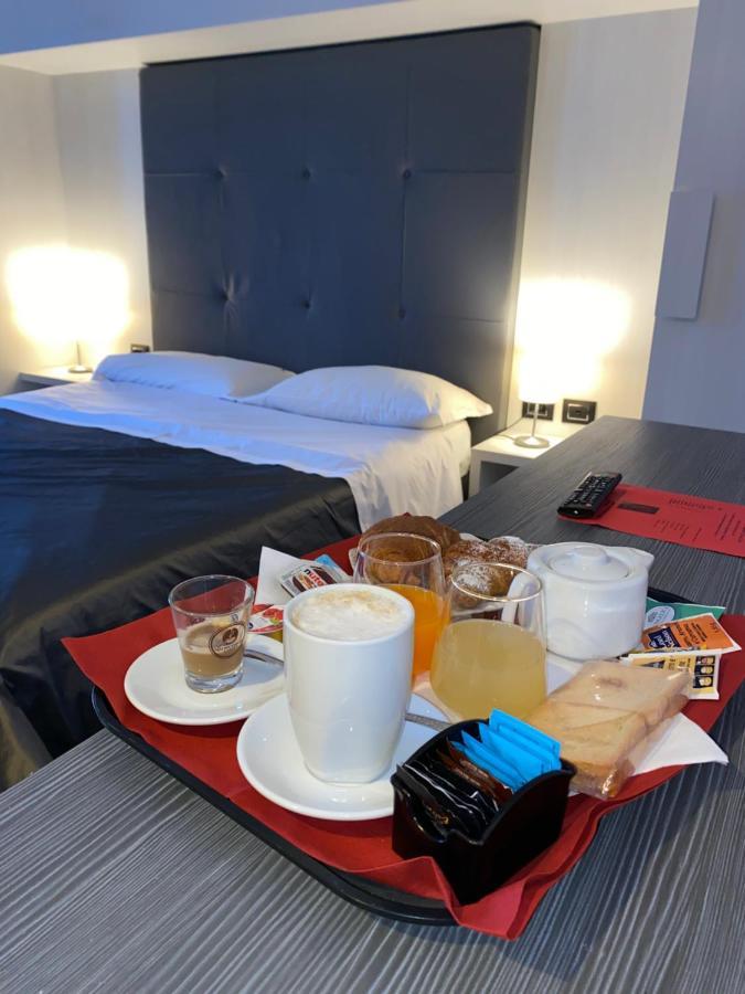 פומיליאנו ד'ארקו Victoria Hotel מראה חיצוני תמונה