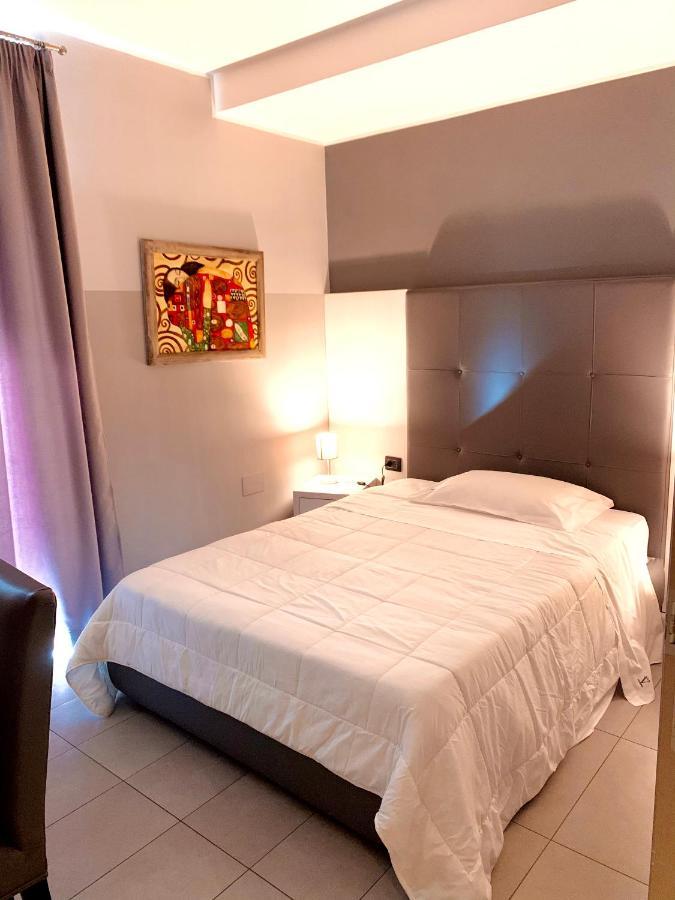 פומיליאנו ד'ארקו Victoria Hotel מראה חיצוני תמונה
