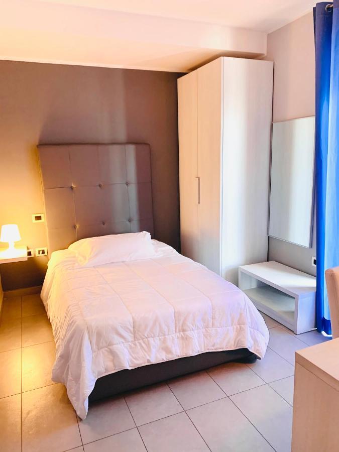 פומיליאנו ד'ארקו Victoria Hotel מראה חיצוני תמונה