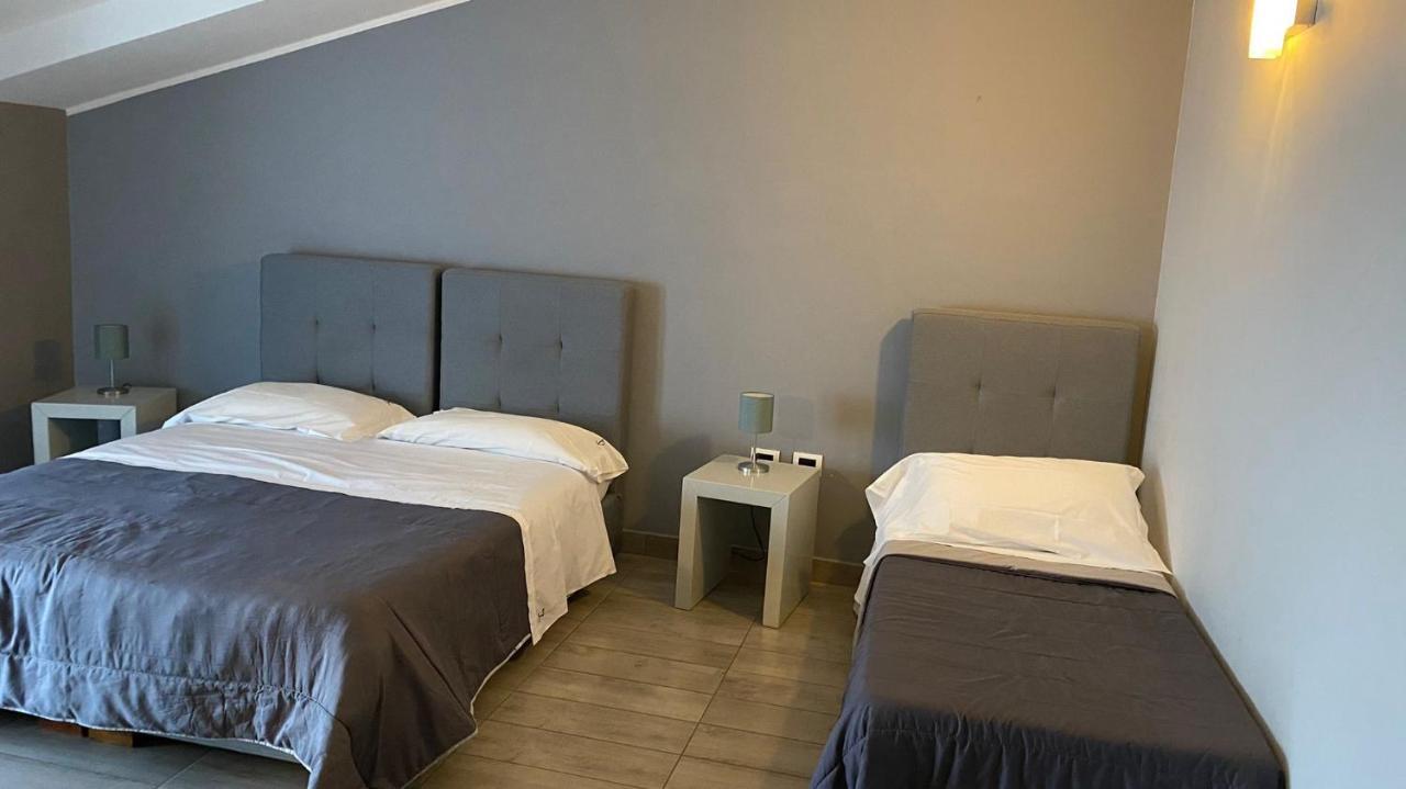 פומיליאנו ד'ארקו Victoria Hotel מראה חיצוני תמונה