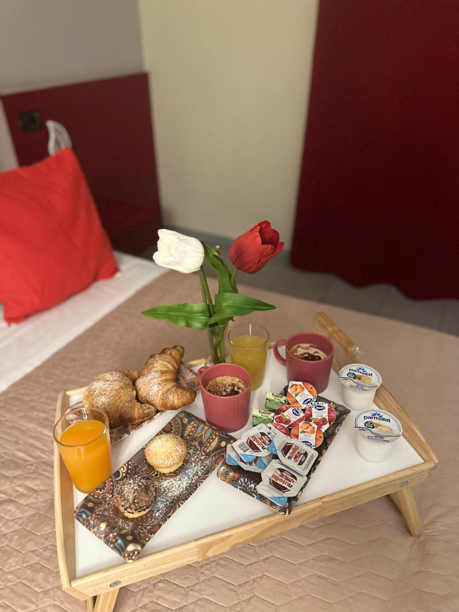 פומיליאנו ד'ארקו Victoria Hotel מראה חיצוני תמונה
