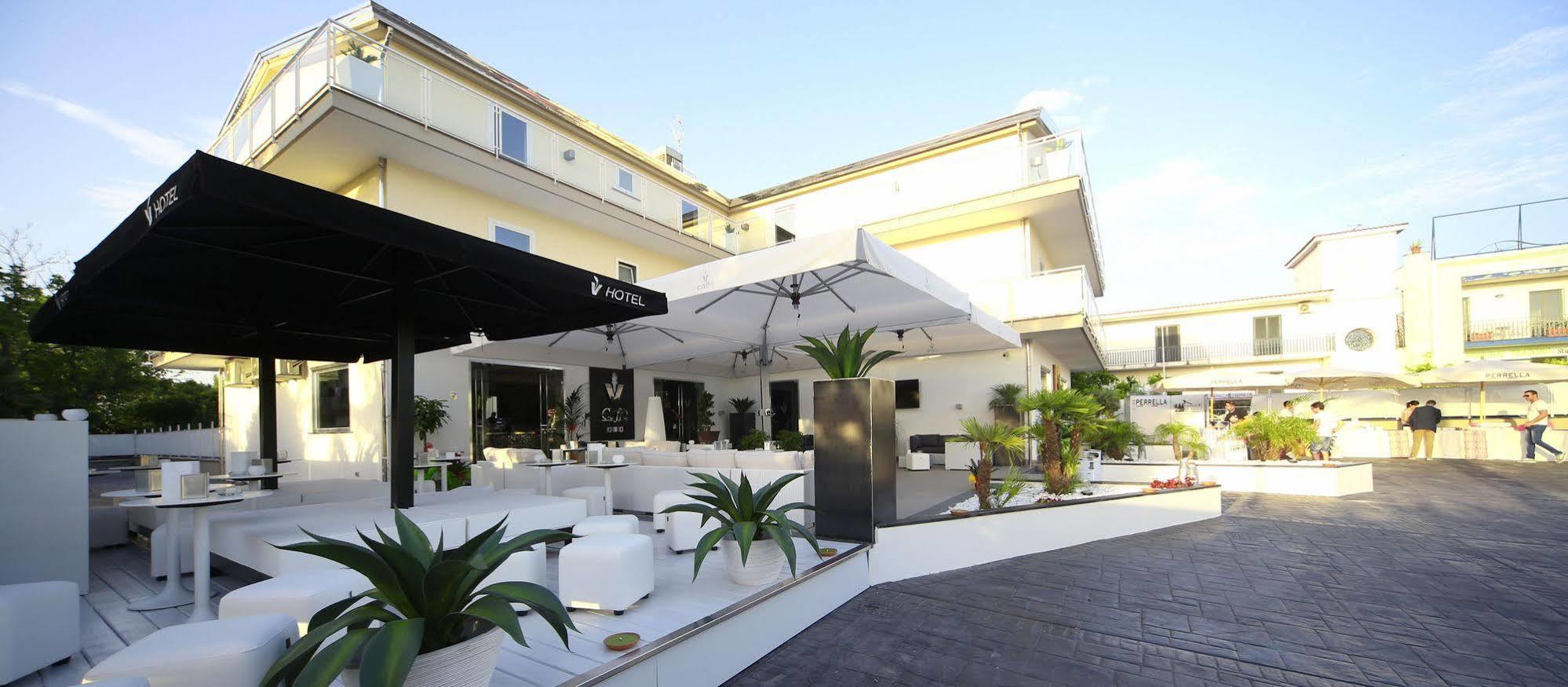 פומיליאנו ד'ארקו Victoria Hotel מראה חיצוני תמונה