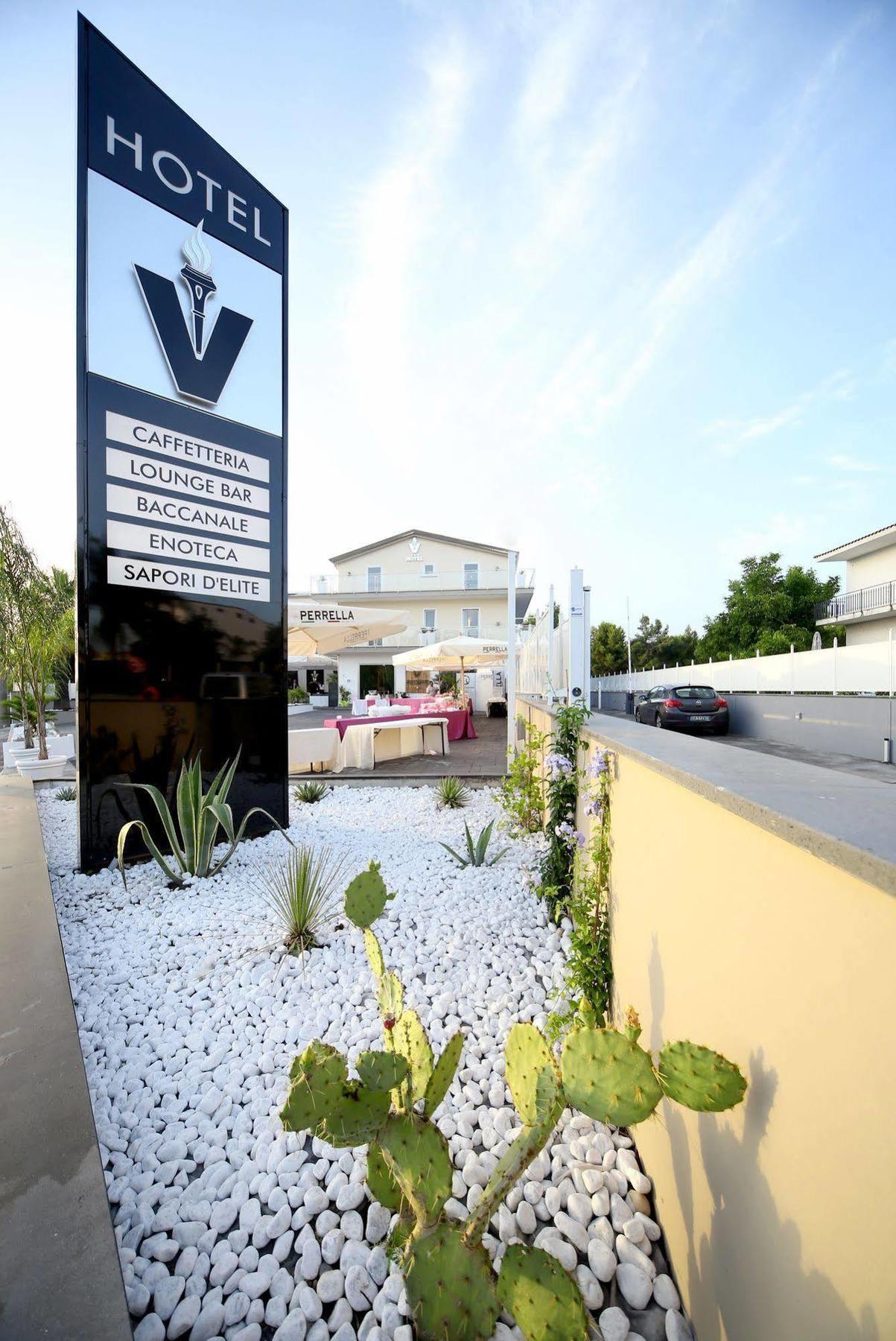 פומיליאנו ד'ארקו Victoria Hotel מראה חיצוני תמונה