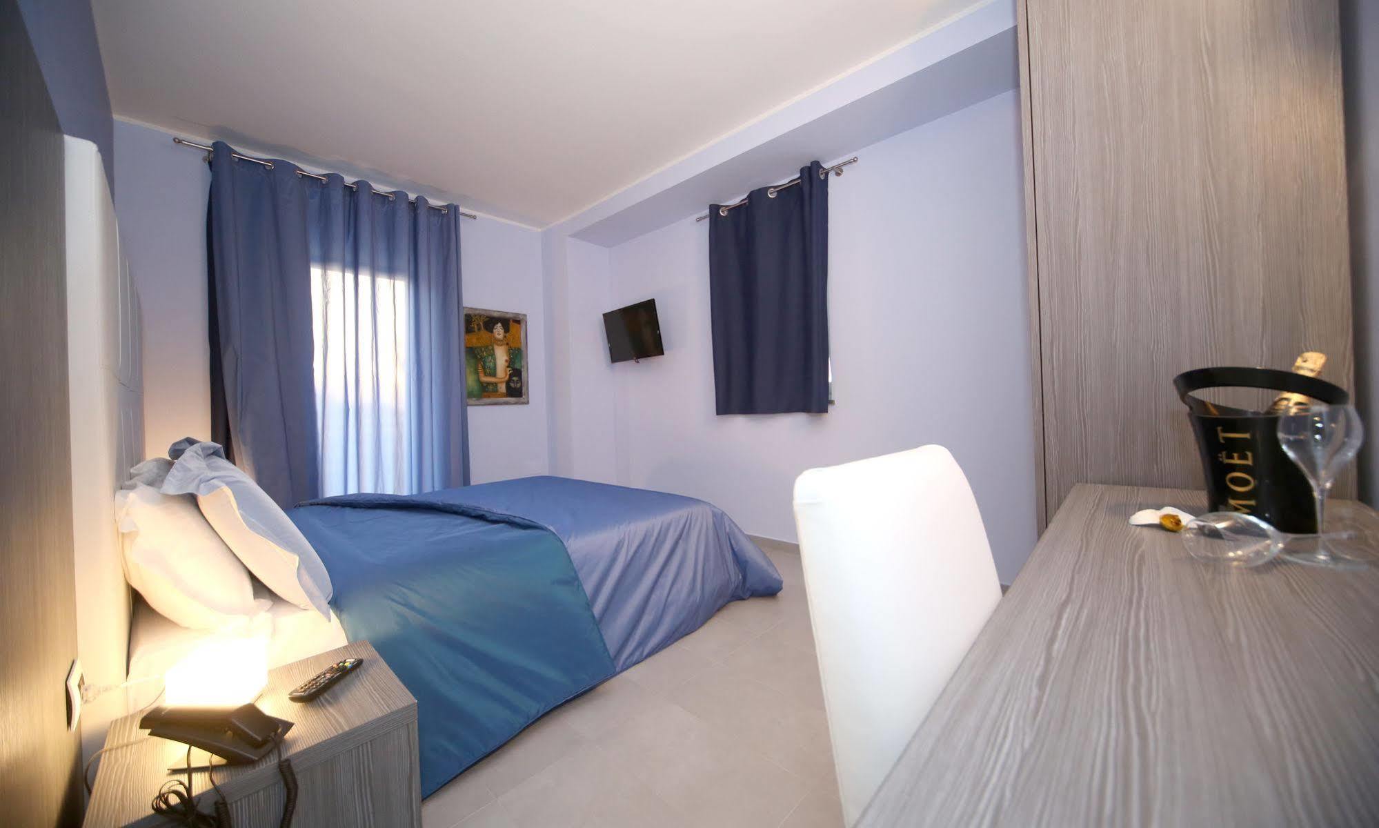 פומיליאנו ד'ארקו Victoria Hotel מראה חיצוני תמונה